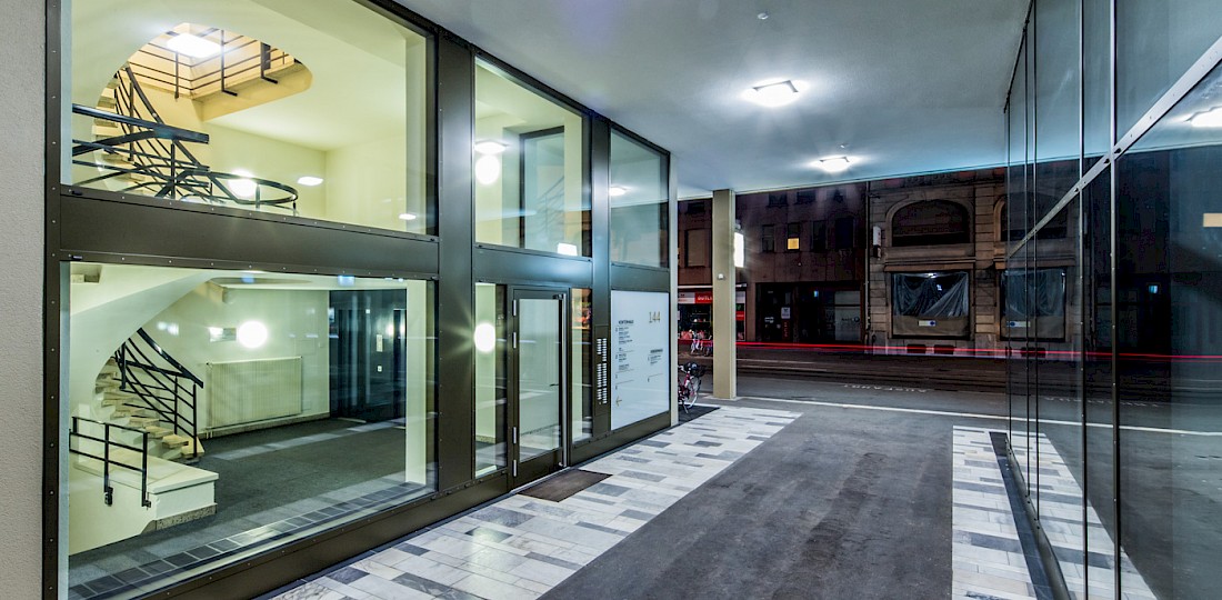 Umbau Ladenflächen, Büroflächen mit Fassadenrenovation, Helvetia AG
