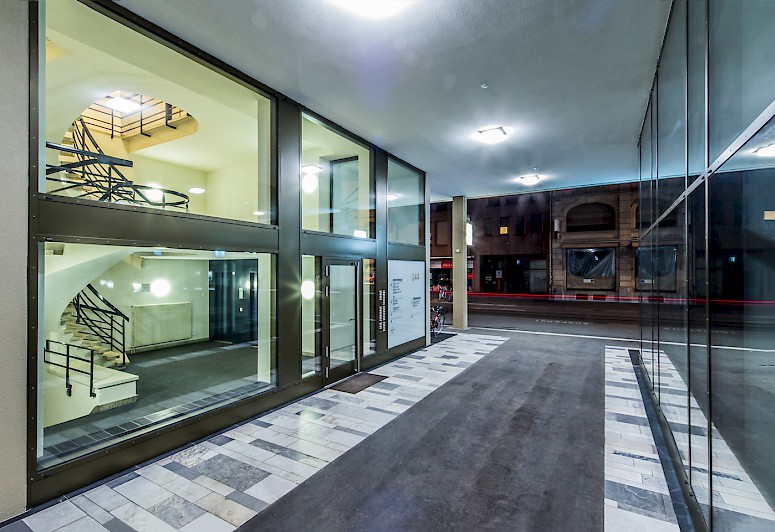 Umbau Ladenflächen, Büroflächen mit Fassadenrenovation, Helvetia AG