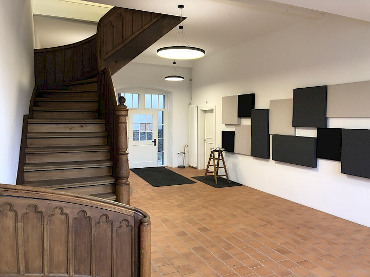 Theodorskirchplatz 7 I Basel - Haupteingang und Sitzungszimmer